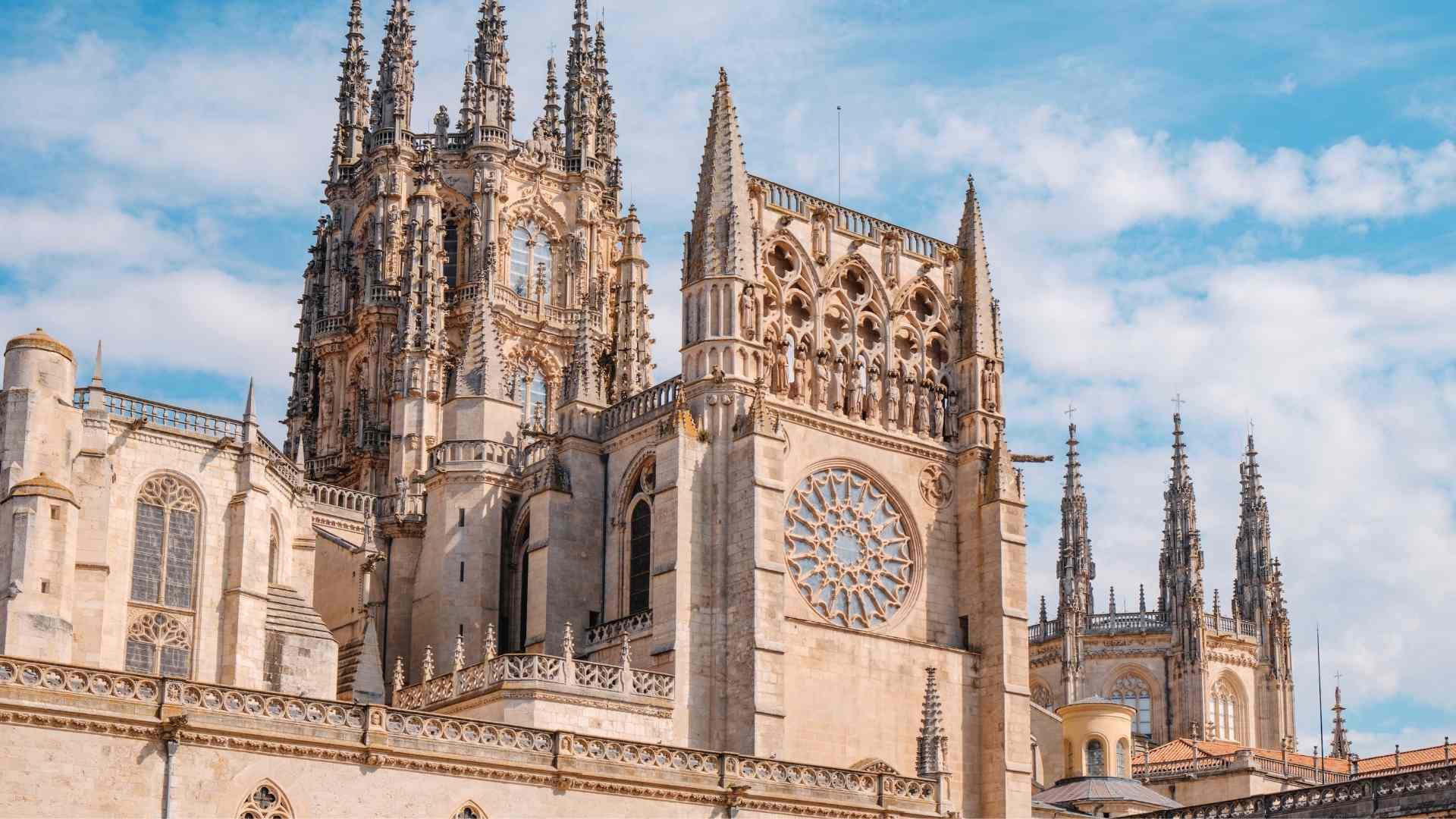 Algo está llamando a los héroes de la Historia