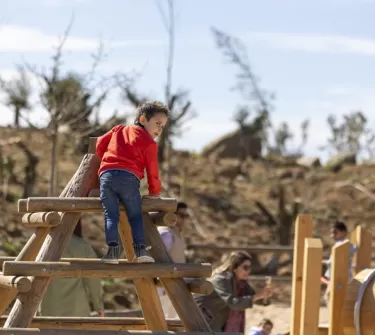 Niño jugando en El Taller de Don Serapio