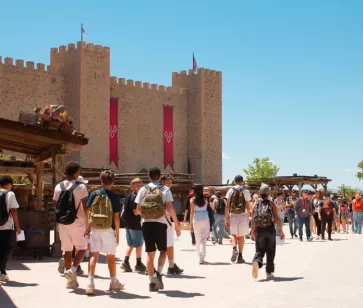 Visitantes en Puy du Fou España verano