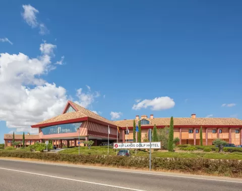 Hotel_Exe_Layos_exterior