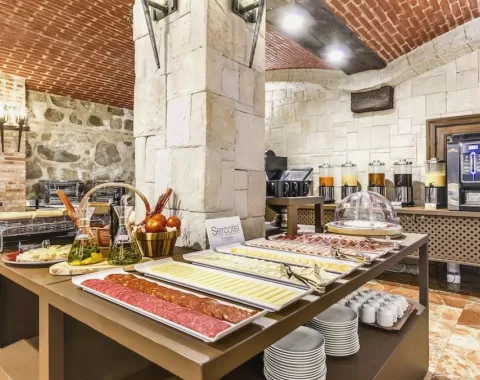 Hotel_Sercotel_Alfonso_VI_desayuno