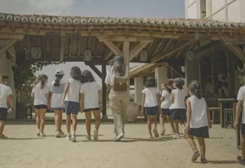 Grupo escolar visitando Puy du Fou España