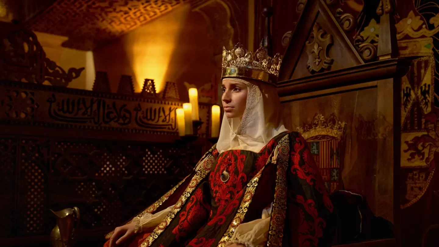 Reina Isabel la Católica en un espectáculo de Puy du Fou España