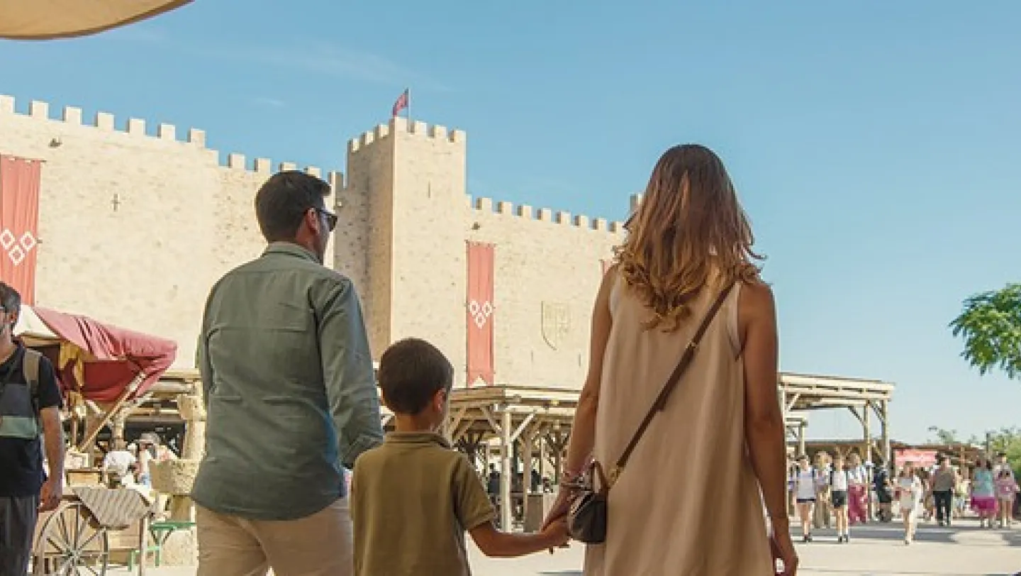 Familia en Puy du Fou España