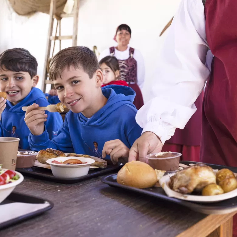 Niños comida Puy du Fou España
