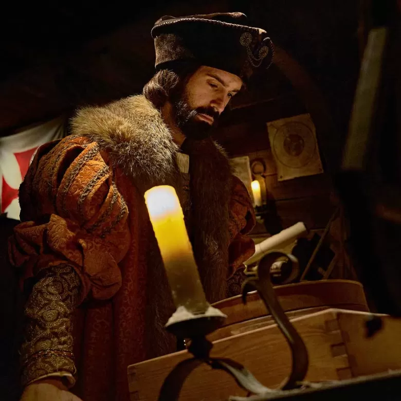 Cristobal Colón escribiendo su diario de expedición