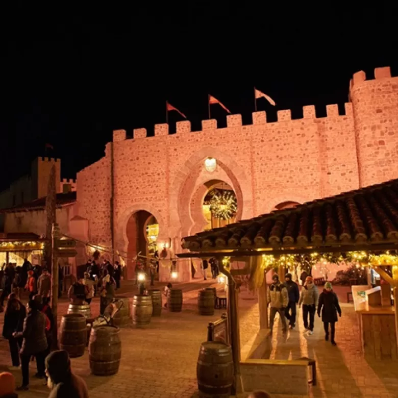 Mercadillo navideño en La Puebla Real en Puy du Fou España