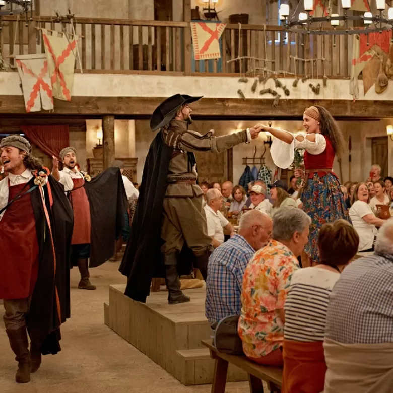 Juan de Amberes y Ana bailando en El Bodegón del Capitán