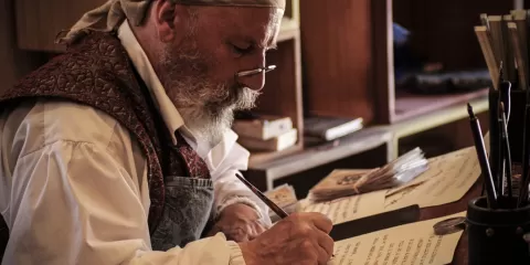 Amanuense Iluminador redactando