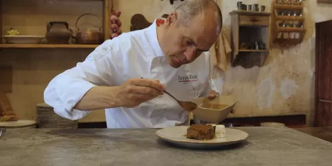 Chef de Puy du Fou España cocinando