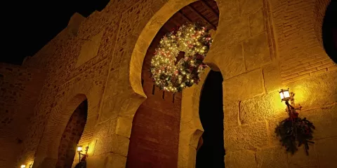 Corona de adviento en la Puerta del Sol de Puy du Fou España