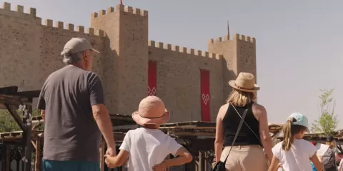 Familia en Puy du Fou España
